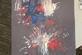 Fuegos artificiales hechos con tenedor y pintura