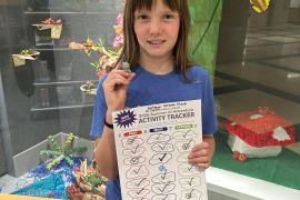 Katy và Litten, tại khu vực dành cho trẻ em của Thư viện Trung tâm.