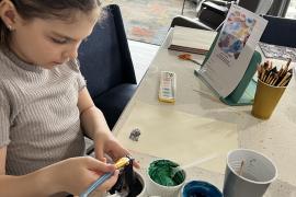 Hỗn hợp này được làm từ hồ dán, kem cạo râu, bột mì và màu thực phẩm. 