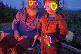 papá y levi en gafas brillantes