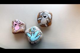 Rocas pintadas con elefantes, cerditos y palomas