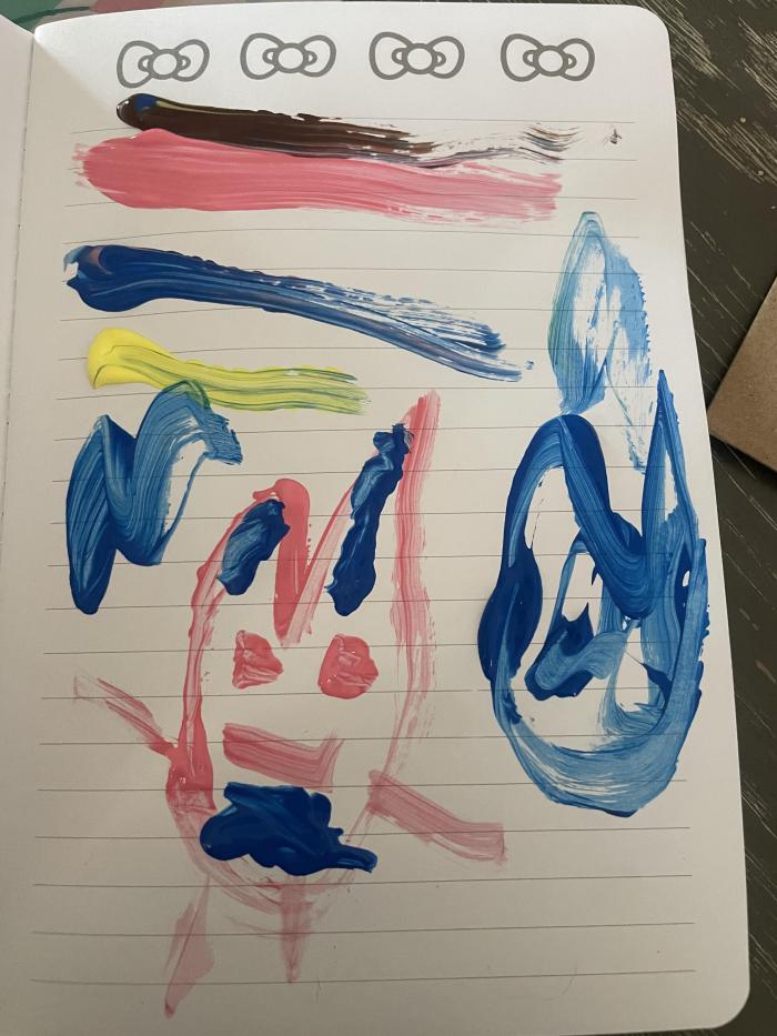 Một con mèo nhỏ đầy màu sắc dưới cầu vồng 