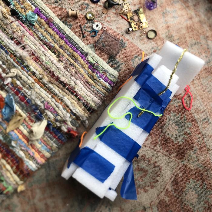 Funda de espuma diseñada para llevar todos nuestros artículos esenciales diarios. ¿Qué necesitarías en el espacio?