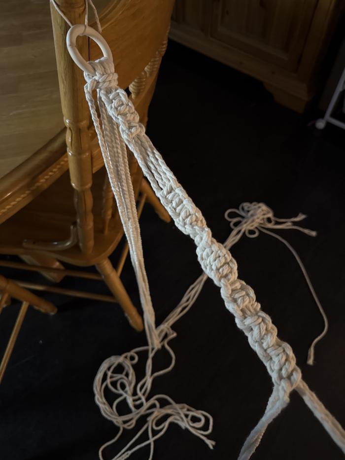 Bắt đầu móc treo cây macrame